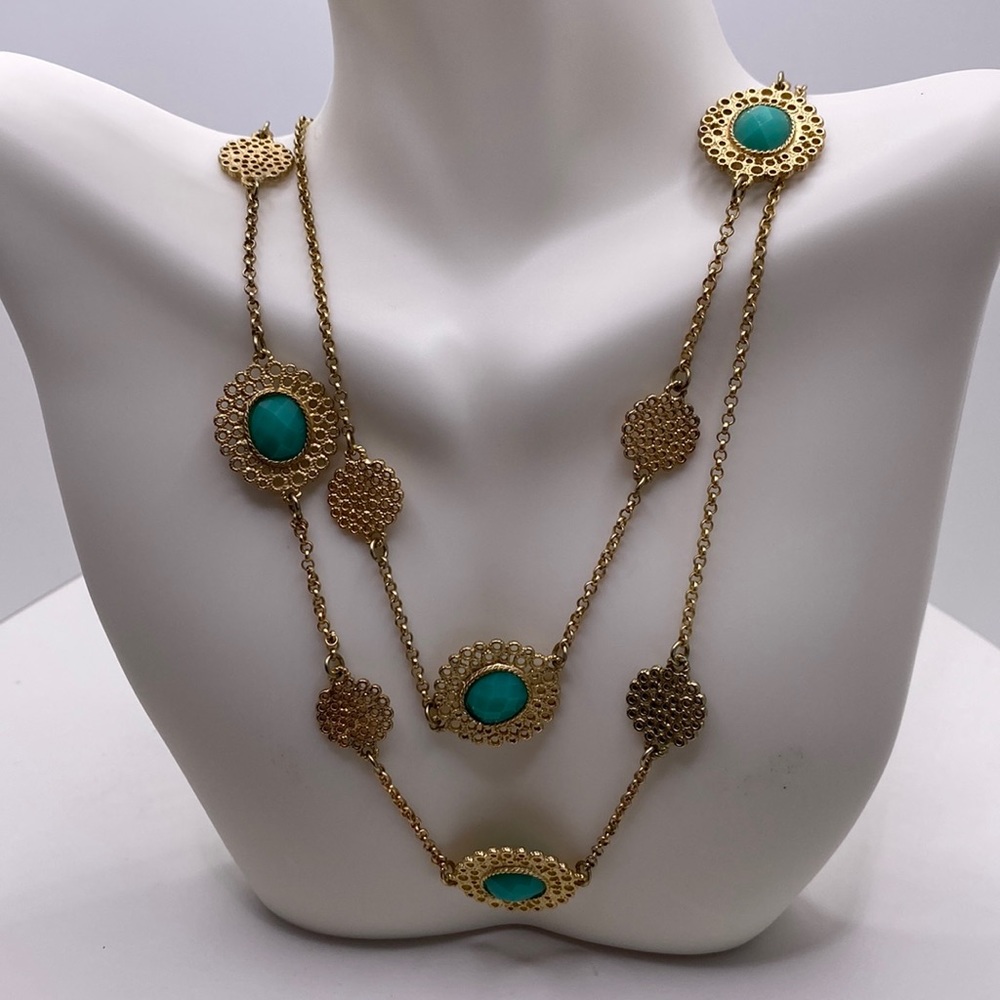 Necklace with gold and aquarium stones